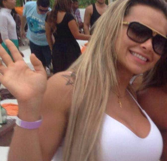 Era grasuta clasei pana sa devina dependenta de fitness! Cum arata acum dupace a slabit 15kg si s-a umplut de muschi