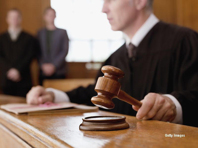 O femeie a platit 5.000 de lire pentru uciderea sotului pe care il insela. Asasinarea trebuia sa fie "in stil ISIS"