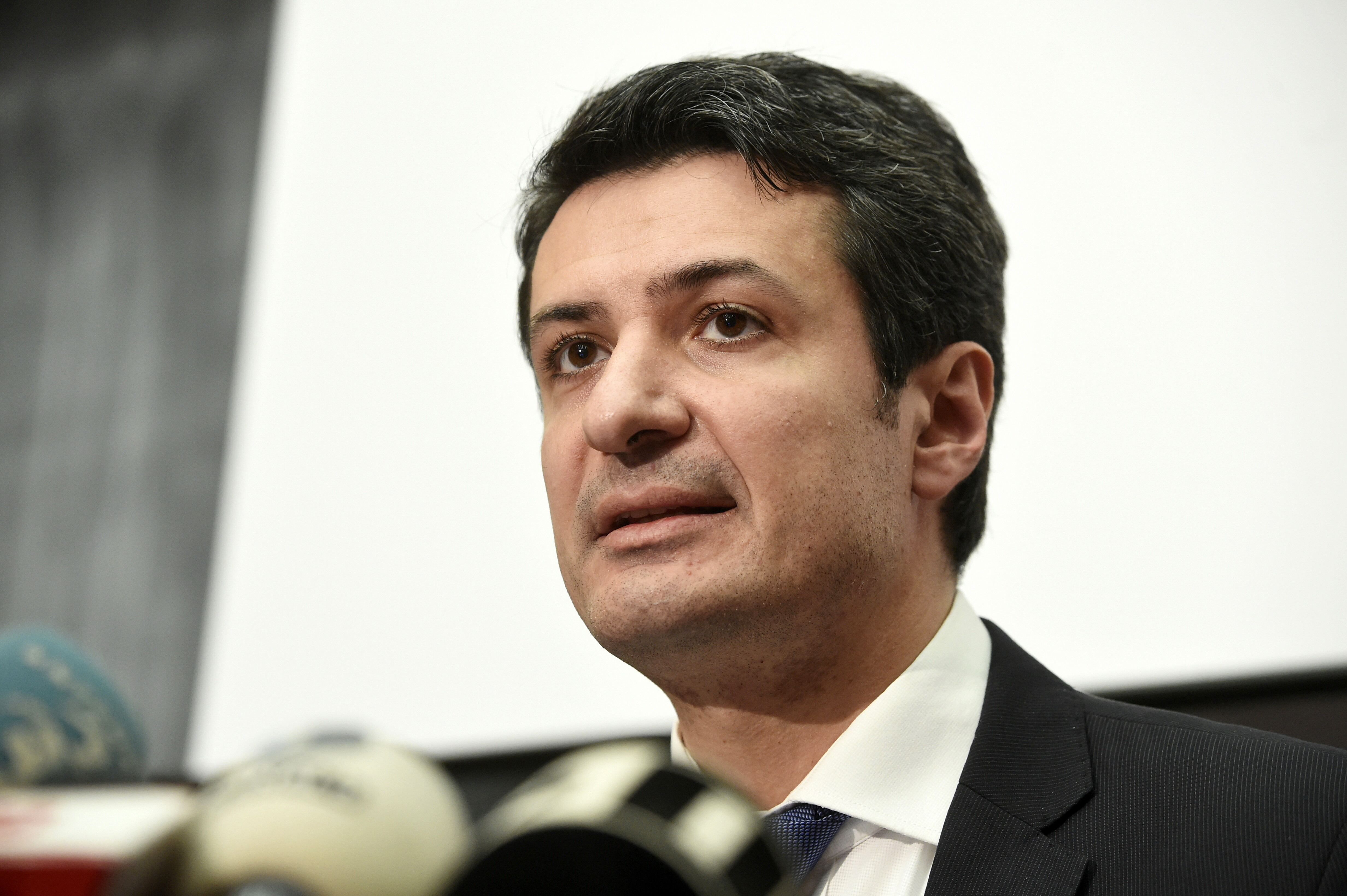 Scandalul dezinfectantilor diluati din spitale. Castigurile colosale la care ar ajunge HexiPharma si schema aplicata