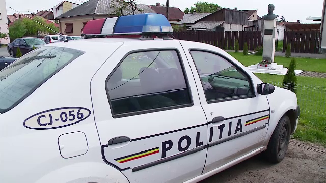 Accident grav pe o sosea din Cluj, dupa ce o masina a intrat intr-un microbuz. 9 persoane au fost ranite