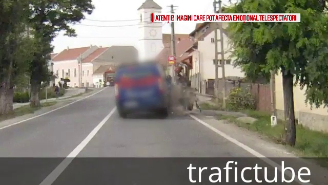 Soferul unei dube a izbit in plin o caruta pe un drum din Hunedoara. Ce au surprins camerele de la bordul unei masini