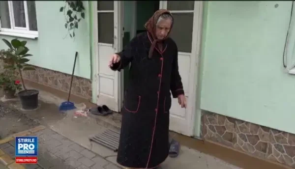 Cazul disperat al unei batrane din Alba care traieste cu 70 de lei pe luna. Cand vine pensia, imi iau paine si cartofi