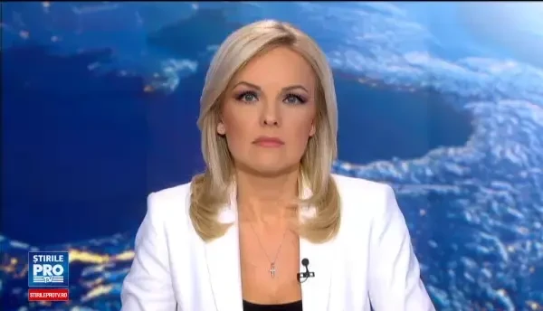 Soferul unei dube a izbit un plin o caruta pe un drum din Hunedoara. Ce au surprins camerele de la bordul unei masini