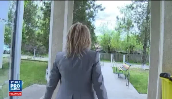 Invatatoare de 26 de ani, din Vaslui, ridicata de-acasa de trupele speciale. Ce a descoperit politia in masina ei