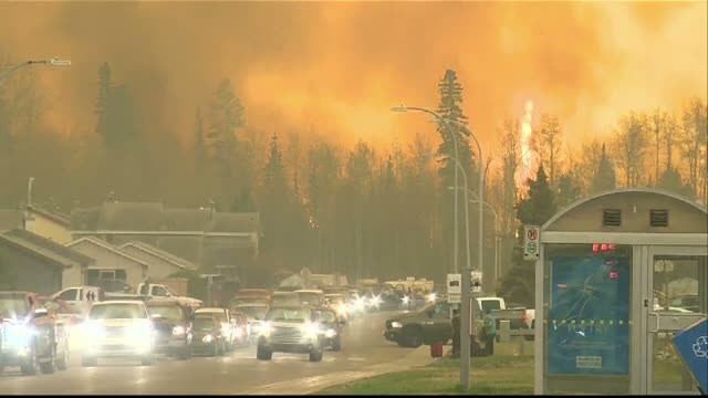 Stare de urgenta in Canada. Incendiile de vegetatie au distrus cel putin 1.600 de cladiri