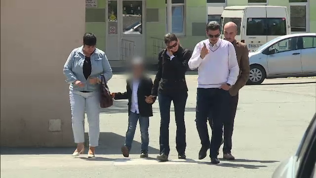 Baietelul Anei Maria Nedelcu a fost audiat joi de catre magistrati. Acestia vor decide daca il lasa sau nu in grija mamei