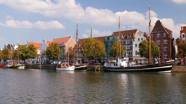 "De ce imi trebuie mie un sediu de primarie?" Ce lectii le dau primarii din Germania romanilor inainte de alegerile locale