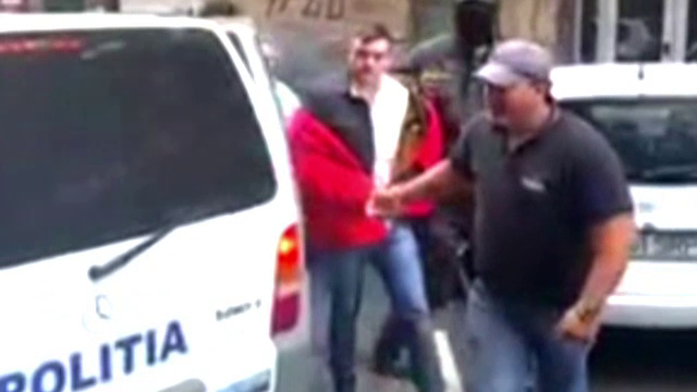 Tanar suspectat ca a torturat si ucis un cioban, acum sase ani, retinut. Locul in care s-a ascuns in acest timp