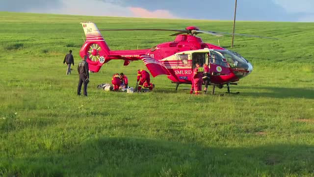 Un baietel de 9 ani a murit dupa ce a cazut intr-un rau. Catelul copilului nu s-a miscat de langa el cat a fost resuscitat