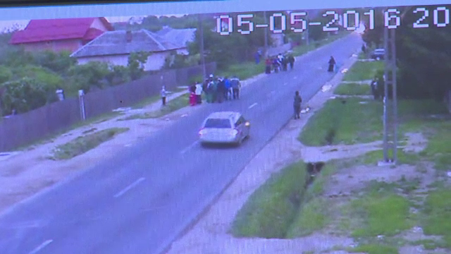 Razboi intre doua clanuri de tigani din Arges filmat de camerele de supraveghere. Un politist a fost ranit in incaierare