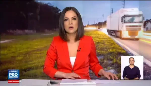 Accident uluitor in Buzau. Un TIR, scapat de sub control, a lovit un gard si a retezat un stalp de electricitate