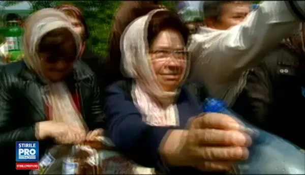 Bisericile din tara, vizitate de mii de crestini pentru aghiasma de la Izvorul Tamaduirii. Obiceiurile bizare din batrani