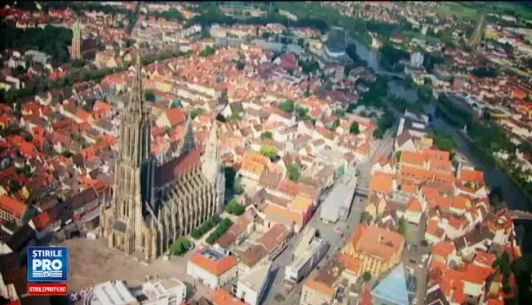 Exemplul perfect pentru primarii Bucurestiului. Orasul in care tramvaiul e subteran, iar trotuarele apartin doar pietonilor