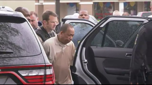 Autorul atacului armat de la mall-ul din Maryland este un politist. Barbatul e suspectat ca si-a impuscat si sotia