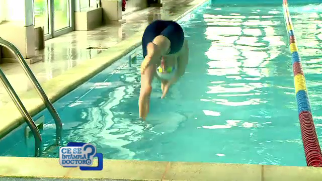 Pozitia in care stam la birou ne afecteaza plamanii. Cum ne ajuta inotul sa avem o respiratie corecta si musculatura definita