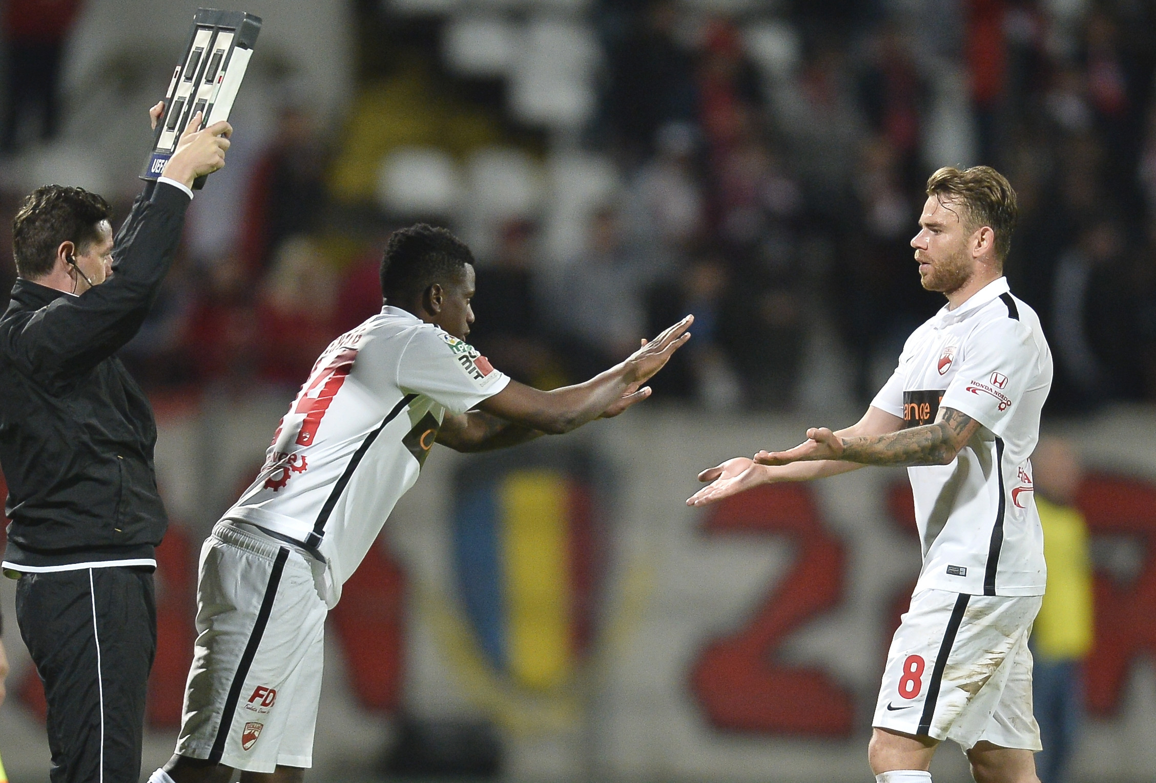 Medicii i-au rapit orice sansa lui Patrick Ekeng. Cine a gresit in tragedia petrecuta vineri seara pe stadionul Dinamo