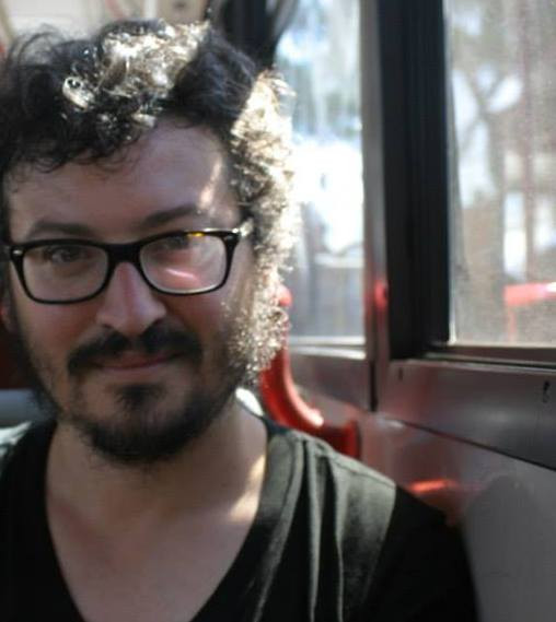 Un avion a fost tinut la sol din cauza suspiciunilor unei americance. Ce a vazut in notitele matematicianului de langa ea