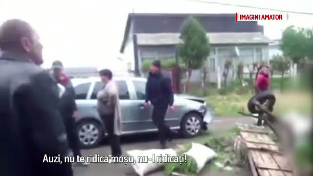 Doi batrani din Botosani, dusi de urgenta la spital, dupa ce caruta in care se aflau a fost spulberata de o masina