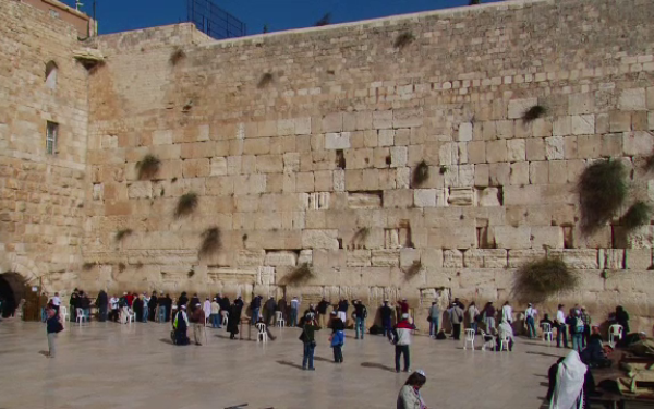 Pelerinaj in Tara Sfanta. Partea I. Viata romanilor care locuiesc in Locurile Sfinte, pe taram palestinian. "Cand trec pe langa ultra-ortodocsi, ascund crucea"