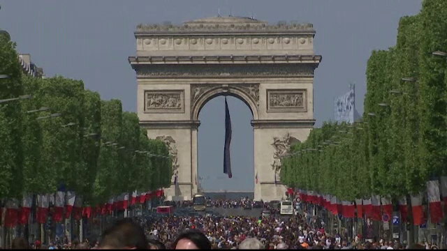 parada Champs Elysees