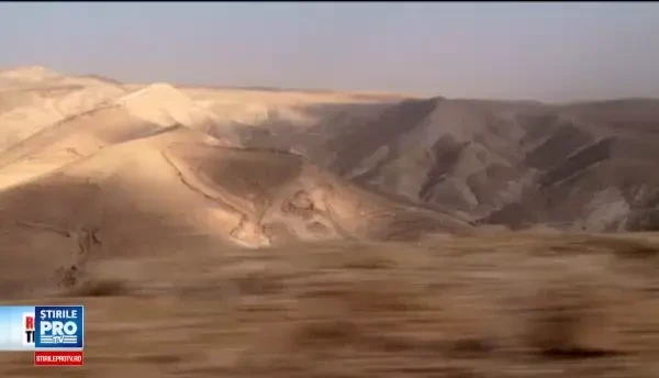 Viata romanilor care locuiesc in Locurile Sfinte, pe taram palestinian. Cand trec pe langa ultra-ortodocsi, ascund crucea