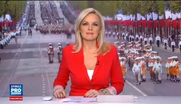 Parada pe Champs Elysees, la Paris, pentru a comemora 71 de ani de la sfarsitul celui de-Al Doilea Razboi Mondial