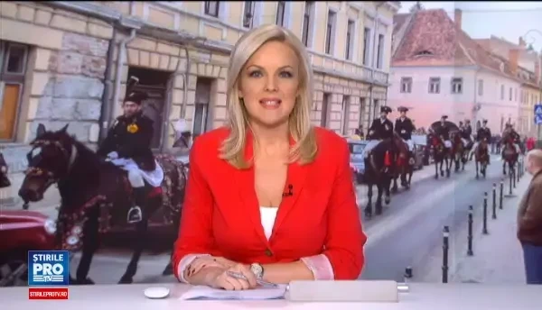 Spectacol pe strazile Brasovului: zeci de juni au defilat calare prin oras. Parada a continuat cu probe de forta