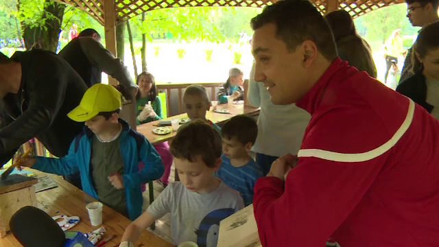 Zeci de barbati din Ploiesti au sarbatorit Ziua Tatalui alaturi de copiii lor. Cum s-au distrat pustii impreuna cu parintii