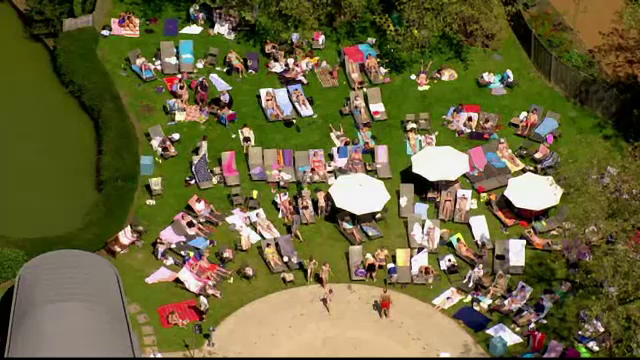 Reactia francezilor dupa ce s-a interzis, pentru o zi, circulatia masinilor pe cel mai faimos bulevard din Paris