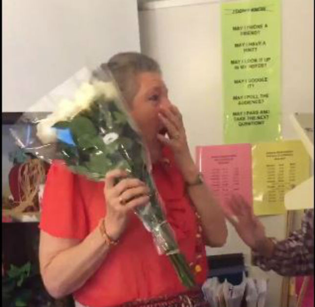 O profesoara din SUA a avut parte de cea mai frumoasa surpriza din partea elevilor sai. Femeia a izbucnit in lacrimi: VIDEO