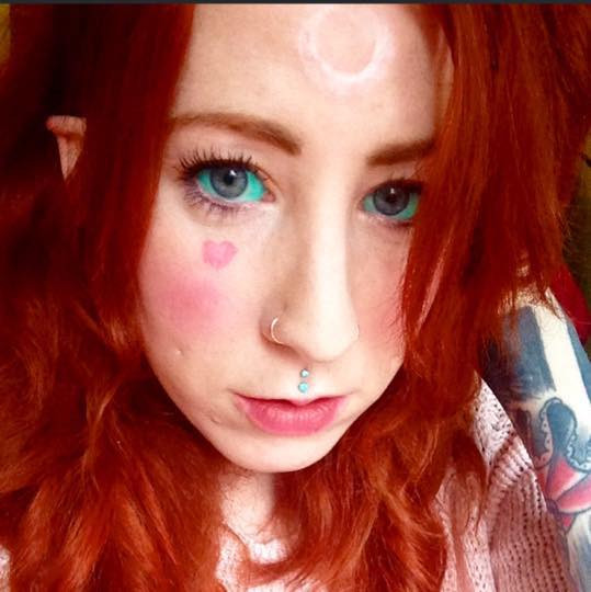 Are limba despicata si zeci de pierce-uri. De ce a ales aceasta tanara sa isi tatueze si ochii: "La 14 ani, eram timida"