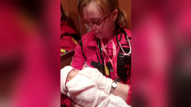 Bebelus abandonat, invelit intr-o punga din plastic, gasit pe o strada din Capitala. In ce stare se afla acum