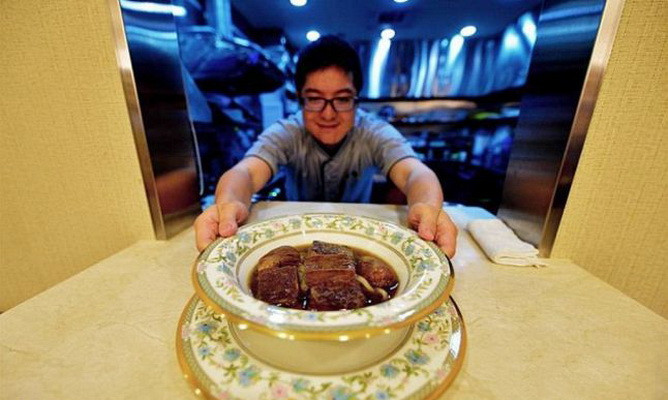 Cat costa o portie din cea mai scumpa supa din lume si ce gust are