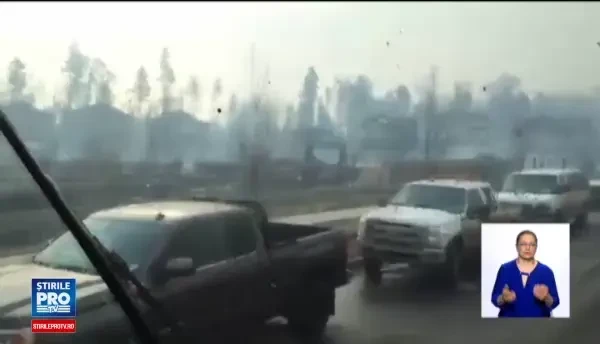 Stare de urgenta in Canada, dupa ce un incendiu de vegetatie a ars din temelii 20% dintr-un oras. De ce se tem autoritatile