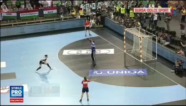 Jucatoarele CSM Bucuresti, intampinate de fani pe aeroport si felicitate de Iohannis. Cati bani au primit de la EHF