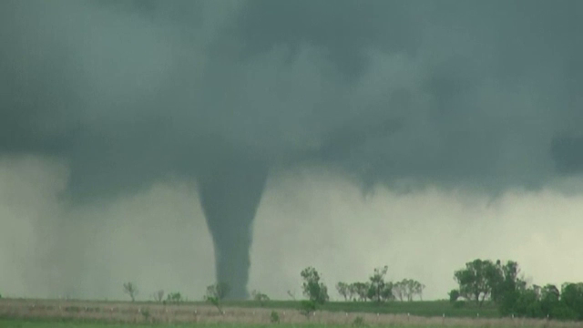 O tornada uriasa a lovit statul Oklahoma si a ucis doua persoane. Fenomenul s-ar putea repeta in zilele urmatoare