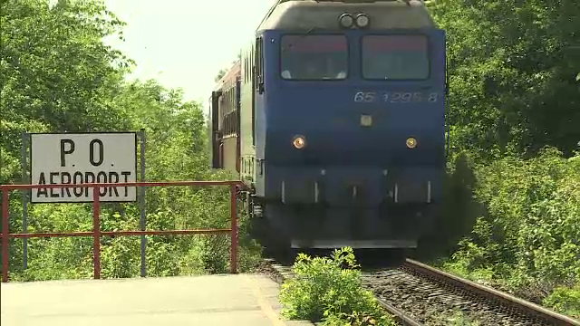 O femeie a fost decapitata de tren, in timpul unei partide de amor cu iubitul ei. Greselile care i-au fost fatale