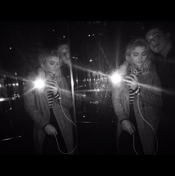 A anuntat oficial ca formeaza un cuplu! Una dintre cele mai dragute actrite de la Hollywood s-a combinat cu fiul unei celebritati