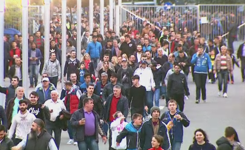 Ce ii asteapta pe cei 15.000 de romani care merg la Euro. Lista obiectelor interzise: ce inseamna o geanta "prea mare"