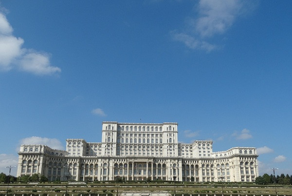 Decizia agentiilor de rating in legatura cu Romania: “Este una dintre putinele tari europene care a facut acest lucru”