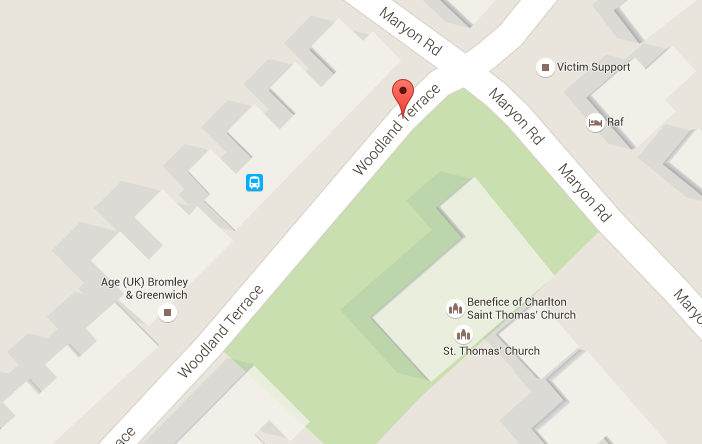 Un crater urias s-a deschis in asfalt si a inghitit o masina, in Londra. Imaginile incredibile surprinse de un localnic