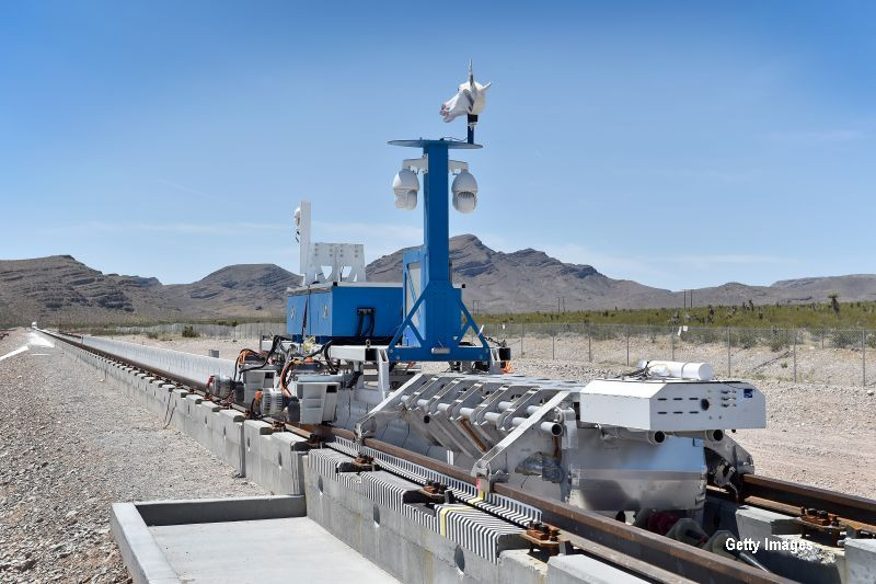 Cum arata trenul viitorului, care va merge cu o superviteza de 1.100 de kilometri la ora. Prototipul testat in America. VIDEO