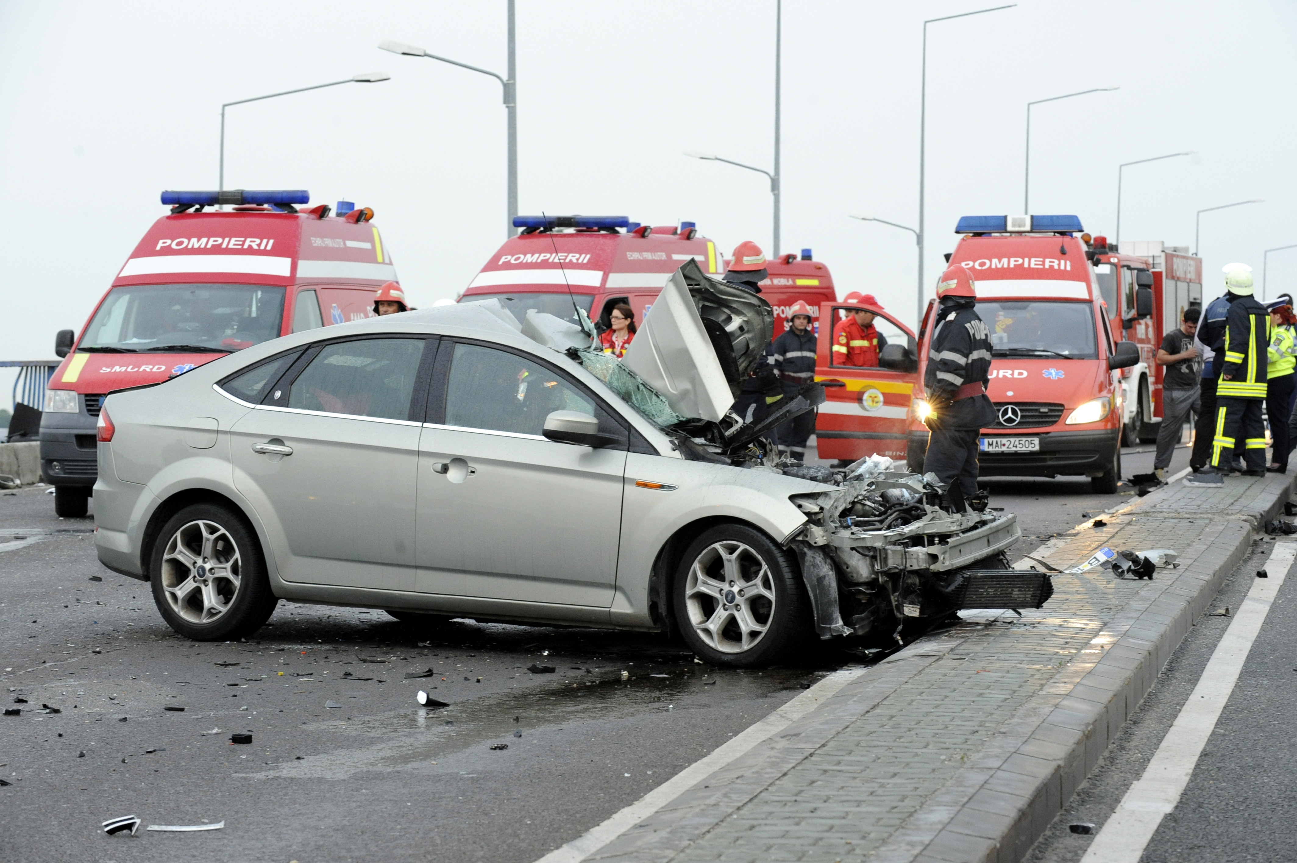 Grav accident pe DN1, in Baneasa, produs de un sofer de 25 de ani. O femeie a murit dupa ce masina ei a fost lovita