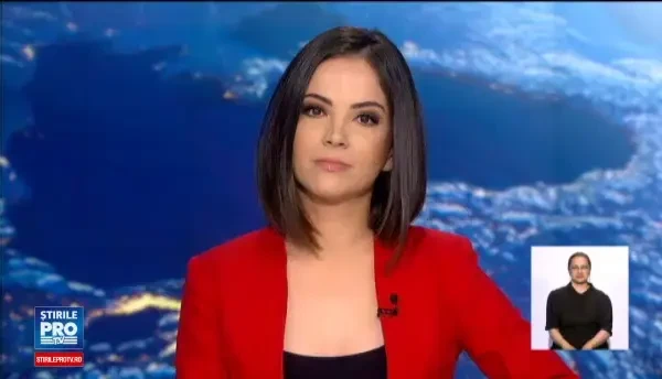 Un copac s-a prabusit in curtea Spitalului Parhon din Capitala. O masina a fost facut praf la impact