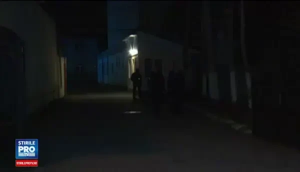 Un elev de 10 ani a scapat ca prin urechile acului dupa ce a cazut de la etajul 2 al internatului. Cum a scapat