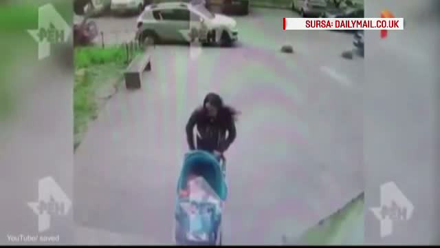 Incident grav in Rusia. O mama a fost lovita de o bucata desprinsa de pe o cladire, in timp ce intra cu bebelusul in imobil