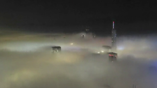 O ceata densa a invaluit orasul Chicago in doar cateva minute. Mai multe zboruri au fost anulate