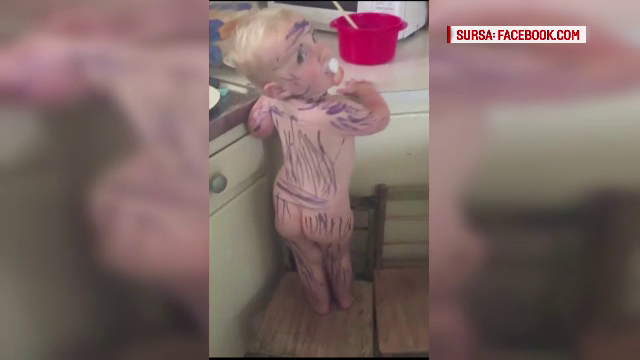 Joaca acestor doua surori a ajuns virala pe internet. Motivul pentru care a pictat-o din cap pana-n picioare in zebra