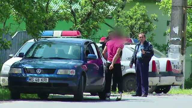 Tanar de 28 de ani, prins de politisti abia dupa ce au tras dupa el cu bile de cauciuc. Barbatul a suferit o criza in strada