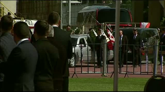 Cu torte si lacrimi in ochi, suporterii si-au luat adio de la Patrick Ekeng. Gestul dinamovistilor pentru sotia jucatorului